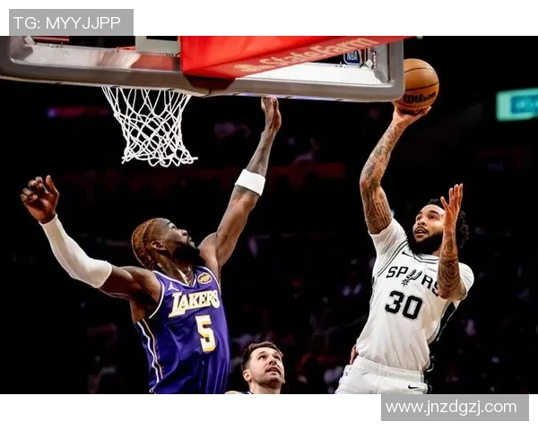 火箭对决马刺精彩赛事腾讯视频全程直播不容错过